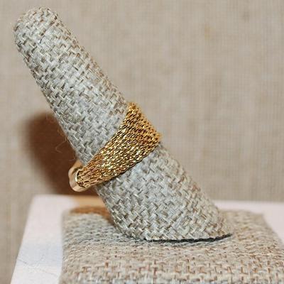 Size 7½ Multi-Rows of Ascending Gold Colored Links on a Gold Tone Band (3.6g)