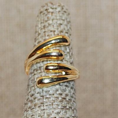 Size 5½ ALL Gold Colored "FOUR FINGERS" Ring on an OPEN Gold Tone Band (3.8g)