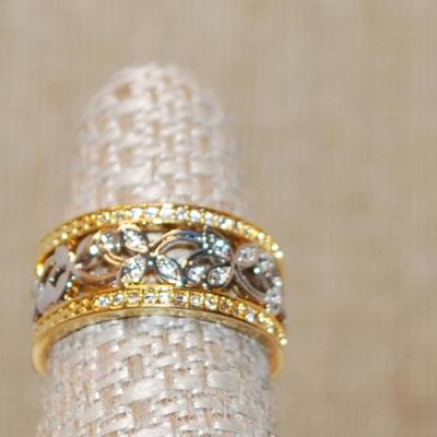 Size 6 Hollowed Infinity Style Setting with a Graphic Design & Very Tiny Clear Stones Edge on a 2 Tone Gold Color Band (4.5g)