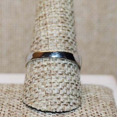 Size 9½ Red, White & Blue Enamel Style Ring on a Silver Tone Band (4.0g)