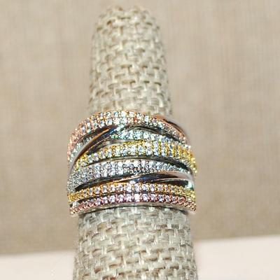 Size 7 Unique Trifecta Colored Ring with Silver, Gold & Rose Gold on a Silver Tone Band (6.7g)