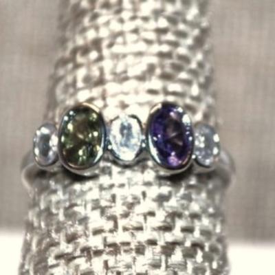 Size 6½ Green, Purple & Clear Oval Stones Ring on a Silver Tone Band (2.6g)