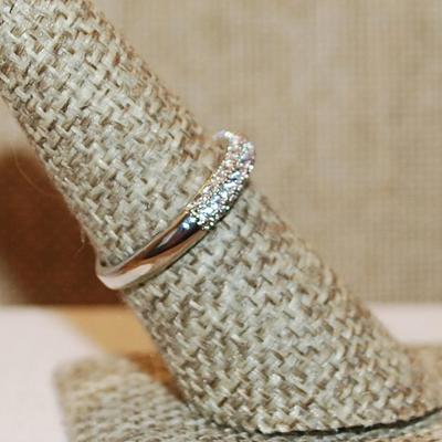 Size 7 Marked .925 Delicate Half Infinity Ring with 3 Rows of Glittery Clear Stones on a Silver Band (2.1g)