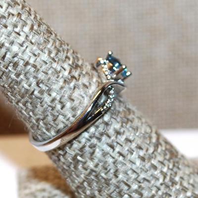 Size 7¼ Transparent Light Blue Round Stone Ring in a Rollercoaster Silver Tone Setting (2.2g)