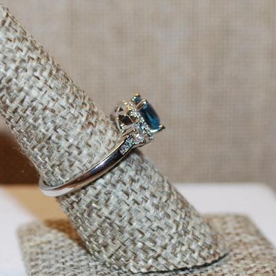 Size 7¼ Blue Transparent Azure Cut Stone with Full Surrounds & Side Accents on a Silver Tone Band (3.4g)