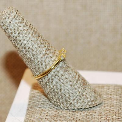 Size 7¼ Marked .925 Delicate CLEAR Rectangle Stone Ring with 2 Side Round Accent Stone on Gold Colored Band (1.2g)