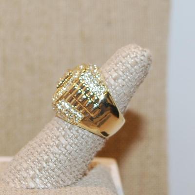 Size 7¼ Large Solid Brilliant Party Style Ring with Lots of Glitter on a Gold Tone Band (17.1g)