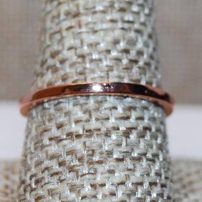 Size 7¼ Marked .925 Rose Gold Side HEART Style & Single Main Stone on a Rose Gold Band (2.2g)