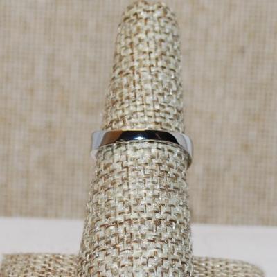 Size 7½ Double Pink Hearts Ring with Side Swirl Accents on a Silver Tone Band (3.3g)