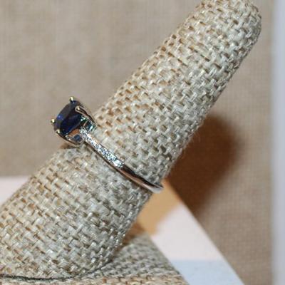 Size 7½ Transparent Dark Blue Stone Asscher Cut 4 Prong with Side Accents on a Silver Tone Band (1.7g)