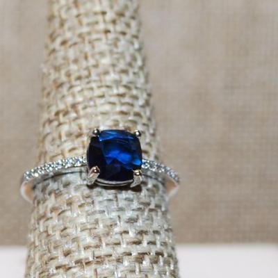 Size 7½ Transparent Dark Blue Stone Asscher Cut 4 Prong with Side Accents on a Silver Tone Band (1.7g)