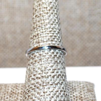 Size 7½ Two-Tone Red HEART Ring with Swirl Accents & Stones on a Silver Tone Band (2.3g)