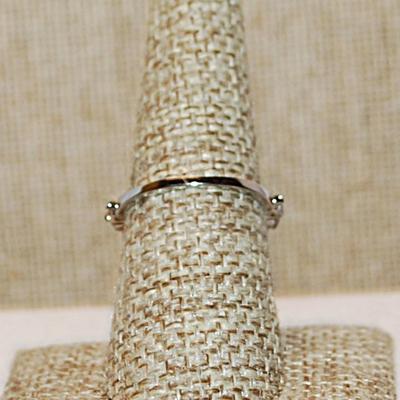 Size 7½ Hi-Rise Clear Rectangle Stone Ring with 10 Side Accent Stones on a Silver Tone Band (3.9g)