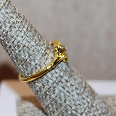 Size 8 Single Small Clear Center Stone Ring in a Black & Gold Heart Setting and Gold Tone Band (2.4g)