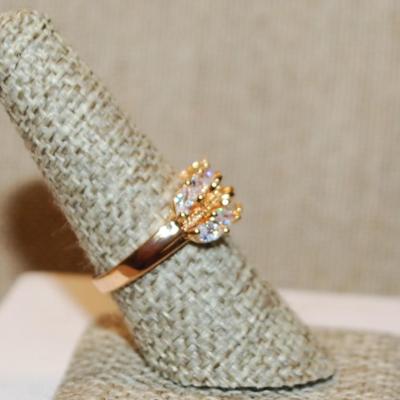 Size 8 Double Rows Clear Angled Marquise Cut Stones Ring with a Rosy Gold Center Line on a Gold Tone Band (3.7g)