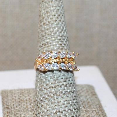 Size 8 Double Rows Clear Angled Marquise Cut Stones Ring with a Rosy Gold Center Line on a Gold Tone Band (3.7g)