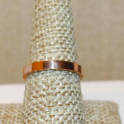 Size 8¼ Rose Gold "Love Forever" Ring with Loop & 7 Square Clear Stone Sides on a Rose Gold Band (2.4g)