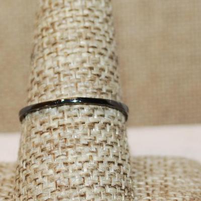Size 9½ Delicate Black Banded Half Infinity Style Ring with Single Row of Clear Stones (1.2g)