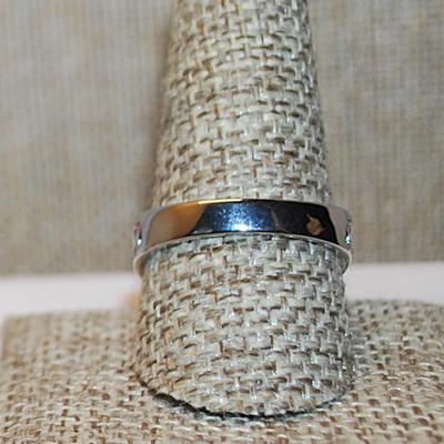 Size 10 Crowned "HEART in HANDS" Ring on a Silver Tone No-Stones Band (4.1g)