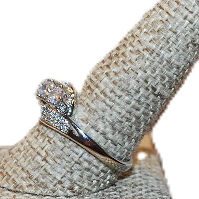 Size 10 Marked .925 Showy Party Ring with 5 Clear Stones & Top/Bottom Brilliant Accent Stones on a Silver Band (4.3g)