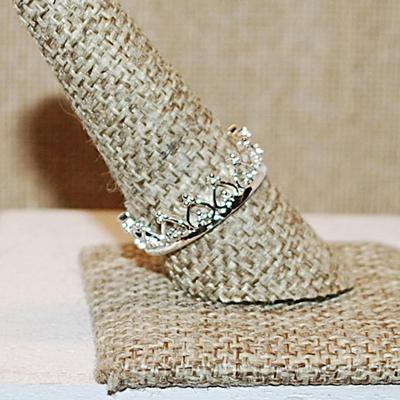 Size 9 ½ Infinity Style No Stones CROWN Ring on a Silver Tone Band (2.8g)