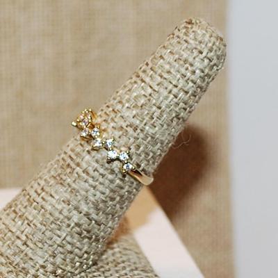 Size 6 ¾ Marked .925 Small Round Clear Set of 17 Staggered Stones on a Gold Band (1.5g)