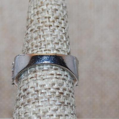 Size 6 Marked .925 Triple Rows of Brilliant Horizontal & Vertical Stones Ring on a Silver Band (6.1g)