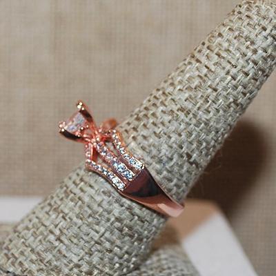 Size 6½ Rose Gold Square Main Stone Ring with 3 Rows of Side Accents on a Rose Gold Tone Band (3.9g)