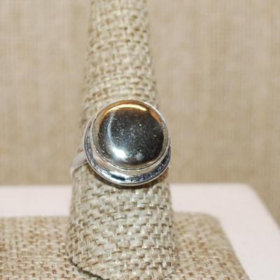 Size 9 Marked .925 Round Shaped GOLD PYRITE Gemstone Ring on a Silver-Plated Band (6.2g)