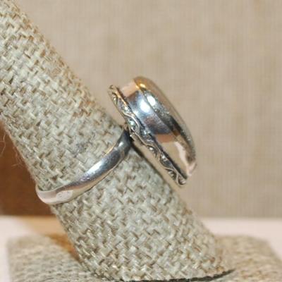 Size 8 Marked .925 Long Pear Shaped GOLD PYRITE Gemstone Ring on a Silver-Plated Band (6.2g)