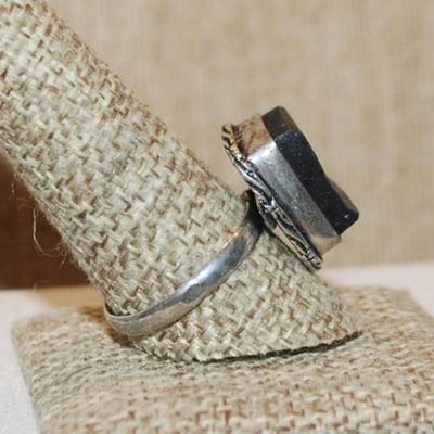 Size 10½ Marked .925 Long Rectangle Shaped BLACK TITANIUM Gemstone Ring on a Silver-Plated Band (5.9g)