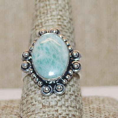 Size 10 Marked .925 Oval WHITE & GREEN CABOCHON Gemstone Ring with Silver-Plated Band (7.0g)