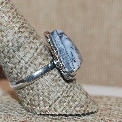 Size 9½ Marked .925 Triangle Shape BLUES & WHITES AGATE Gemstone Ring with Silver-Plated Band (4.9g)