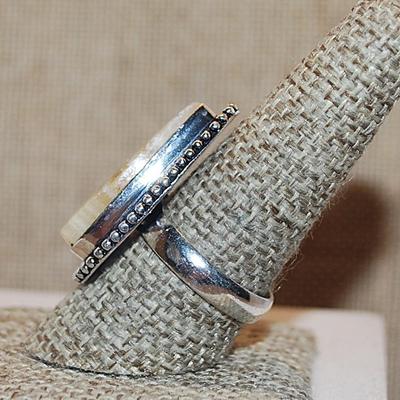 Size 9 Pointed PEAR Shape Multi-Colored BEIGE AGATE Gemstone Ring with Full Surround on a Silver Tone Band (9.3g)