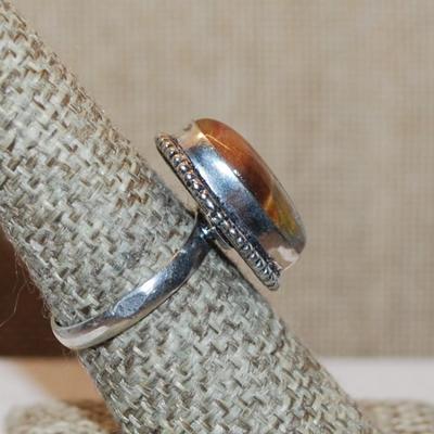 Size 8 Marked .925 Oval TIGER EYE Gemstone Ring with Dimpled Surround on a Silver-Plated Band (5.4g)