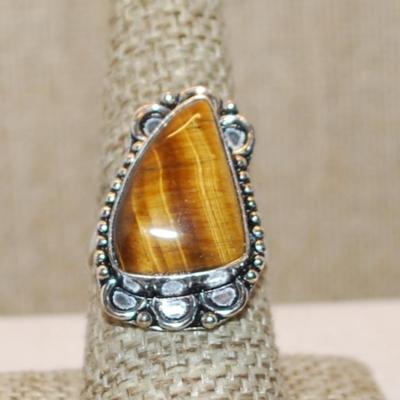 Size 8¾ Irregular Shaped TRIANGLE TIGER EYE Gemstone Ring with 6 Loops Surround on a Silver Tone Band (6.2g)