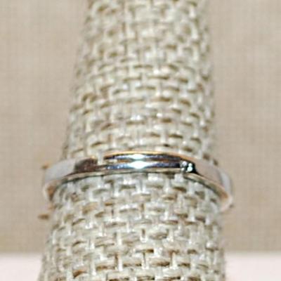 Size 7½ Double Rows Clear Angled Marquise Cut Stones Ring on a Silver Tone OPEN Band (2.8g)