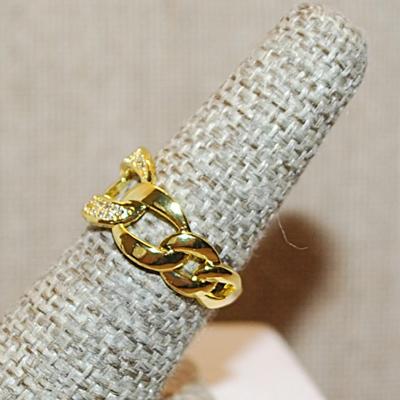 Size 6¾ Chain Link Ring with Small Glitter Stones on an All Gold Tone OPEN Band (3.3g)