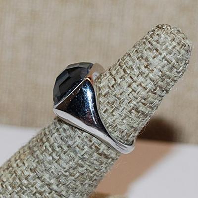 Size 5 Black Square Beveled Translucent Glass Stone RING with Silver Tone Solid Band (6.9g)
