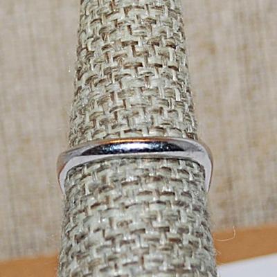 Size 5 Black Square Beveled Translucent Glass Stone RING with Silver Tone Solid Band (6.9g)