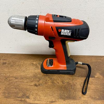 Sale Photo Thumbnail #464: Includes 4 saw blades, sander accessory kit, battery charger, 2 batteries, all 3 original user guides and a black zippered tool bag. Tested, all items work as expected.  Used, but in very good condition.