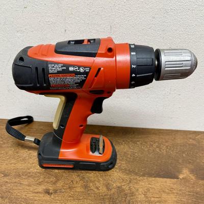 Sale Photo Thumbnail #465: Includes 4 saw blades, sander accessory kit, battery charger, 2 batteries, all 3 original user guides and a black zippered tool bag. Tested, all items work as expected.  Used, but in very good condition.