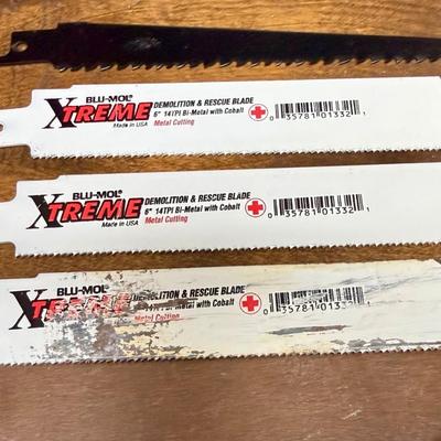 Sale Photo Thumbnail #459: Includes 4 saw blades, sander accessory kit, battery charger, 2 batteries, all 3 original user guides and a black zippered tool bag. Tested, all items work as expected.  Used, but in very good condition.