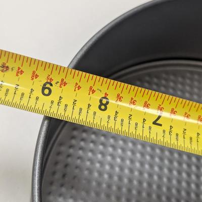 Various Sizes Of Baking Pans