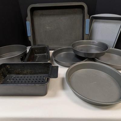 Various Sizes Of Baking Pans