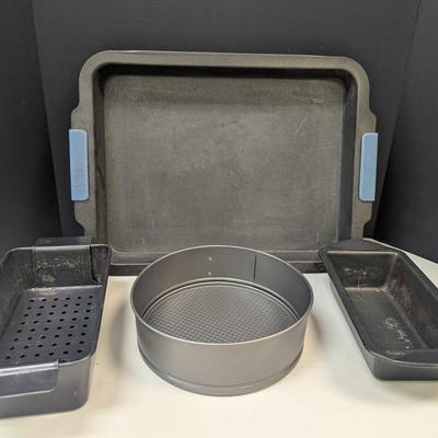 Various Sizes Of Baking Pans