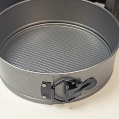 Various Sizes Of Baking Pans