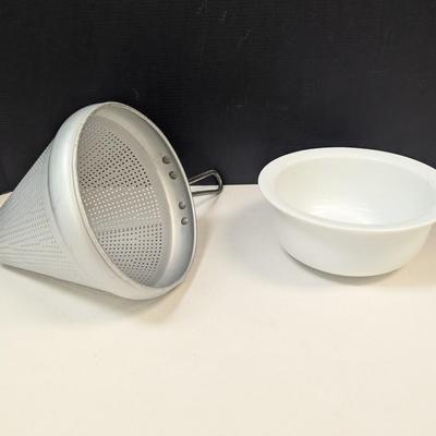 Metal Strainer w/ Bowl & Pestle