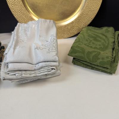 Chargers & Napkins - 6 Gold Chargers & 8 Flower Chargers