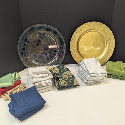 Chargers & Napkins - 6 Gold Chargers & 8 Flower Chargers